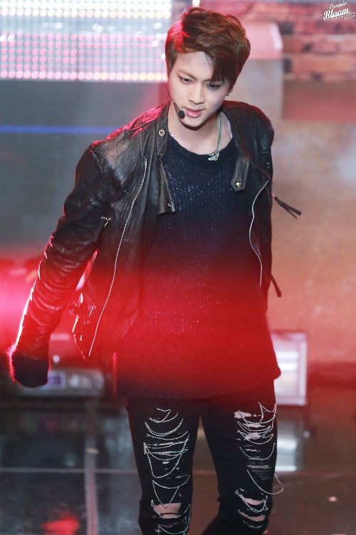 ROCKSTAR SEOKJIN : A DEADLY AND DANGEROUS THREAD[ as u go down, his wildness increases, so be careful, ur heart might explode due to the insane hotness of seokjin fire] #방탄소년단  #진  #석진  #방탄소년단진  #방탄진  #JIN  #SEOKJIN  #BTSJIN  @BTS_twt  @BigHitEnt  @bts_bighit