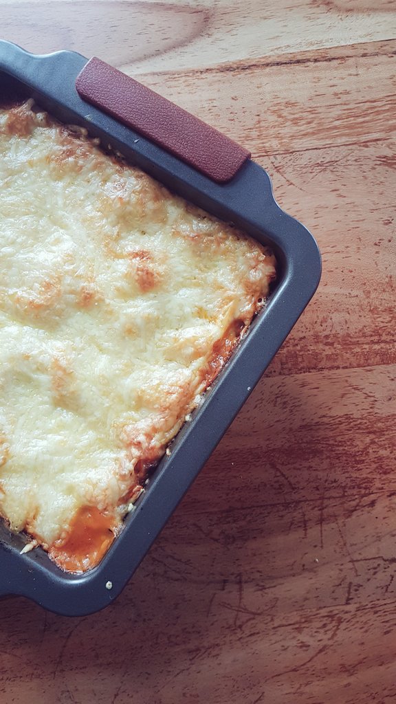 JF_Texte's tweet photo. #Lockdown Tag 5: Eventuell ist mir die #Lasagne heute so gut gelungen, dass ich kurz darüber nachgedacht habe, vor Freude zu weinen. https://t.co/7mjBCb9H9g
