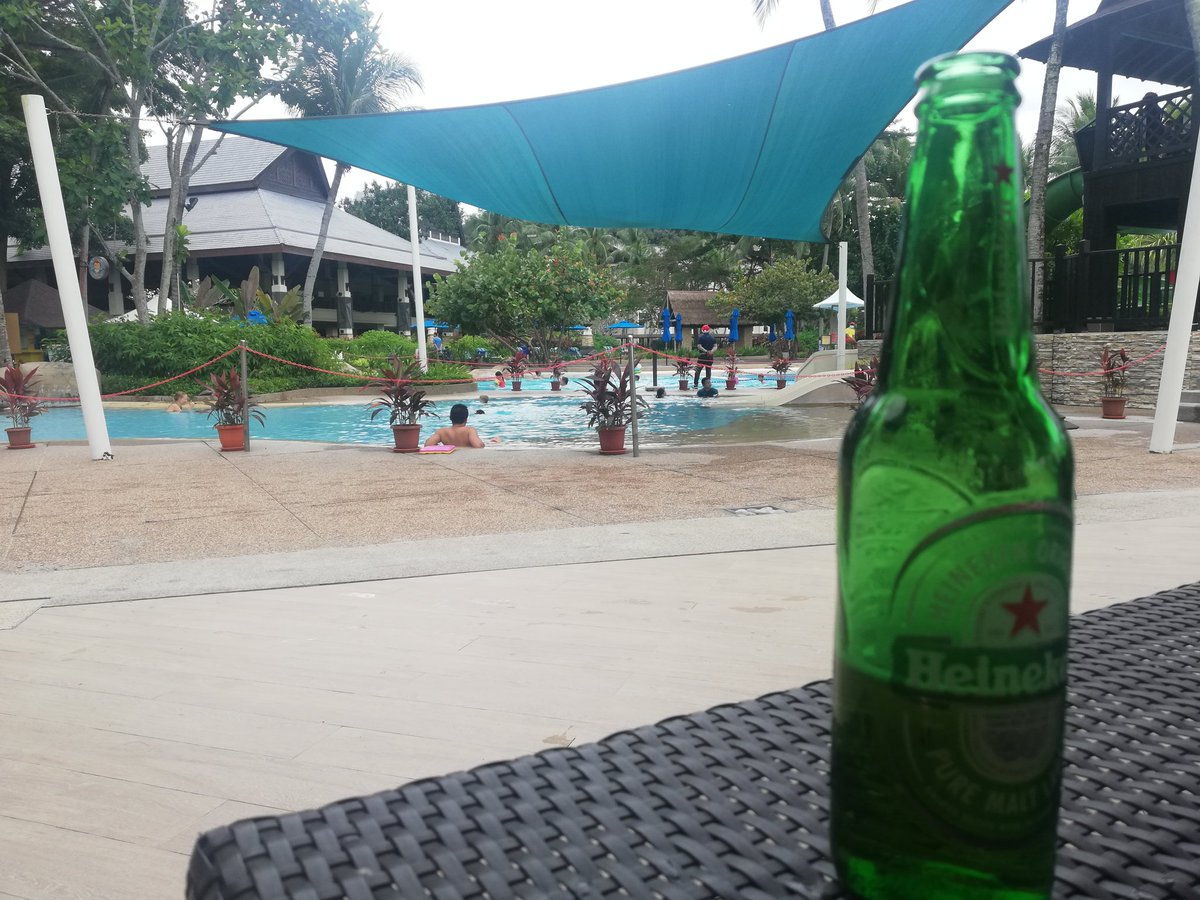 JennBalanting's tweet photo. I choose not to be bothered by nonsense today🍺 #HappyWeekend https://t.co/0NwIGkG1nO