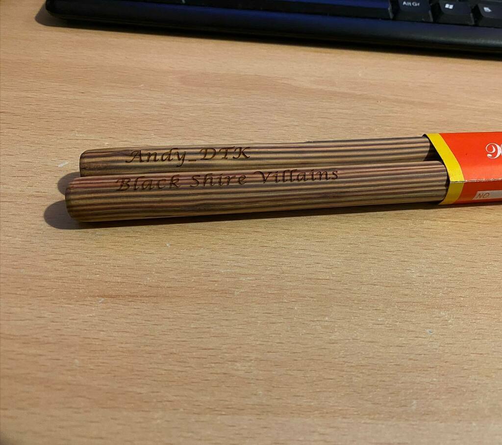 DTKHQ's tweet photo. Absolutely in awe at the thoughtful gift from my @black_shire_villains #secretsanta - these custom engraved drumsticks are absolutely awesome, and shows that Santa really thought about a gift that I’d appreciate! 🖤 such a wonderful band of brothers t… https://t.co/169pUAJNpt https://t.co/XUlMNBnnds