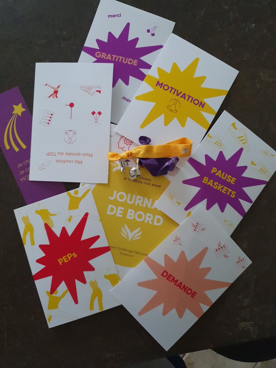 Vous je sais pas, mais moi j'ai trouvé le cadeau pour ma fille <a href="/YoumoroApp/">YOUMORO</a> de <a href="/mariejo_cote/">Marie-Josée Côté #BeTheChange</a>, le journal de bord qui l'aidera à devenir ce qu'elle veut devenir... 30 jours pour se connaître, trouver sa place et son équilibre. Être elle même puisque les autres sont déjà pris 😉