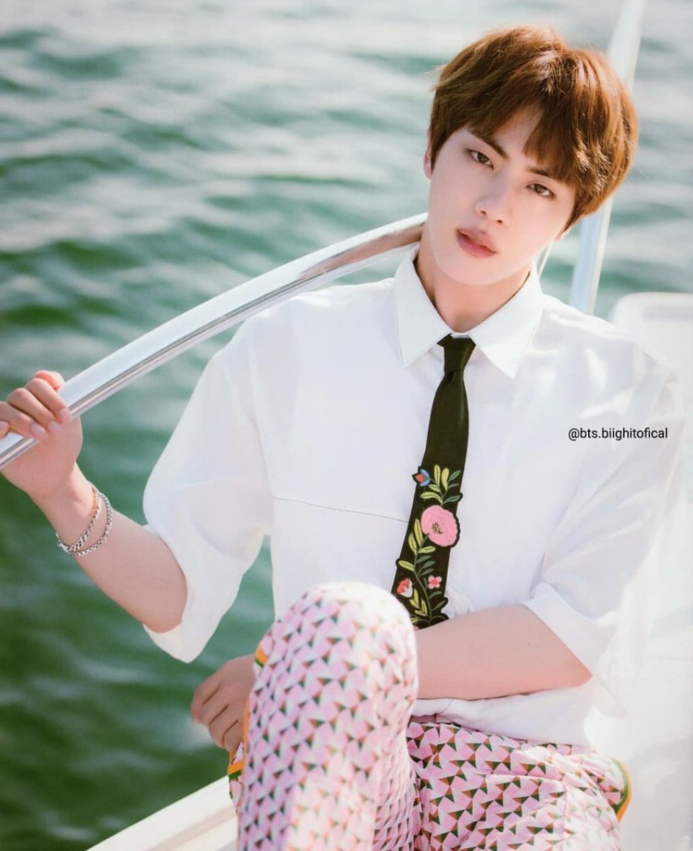 hih0508's tweet photo. @BTS_twt_SJIN @BTS_twt_JHOSEOK 이렇게 멋진 완댜님사진도 있구-
#월드핸섬석진완댜님 #JIN #진 
#김석진 #김석진 #미남석진 
#Handsome_Guy 
@BTS_twt https://t.co/h3H1kuDGUB