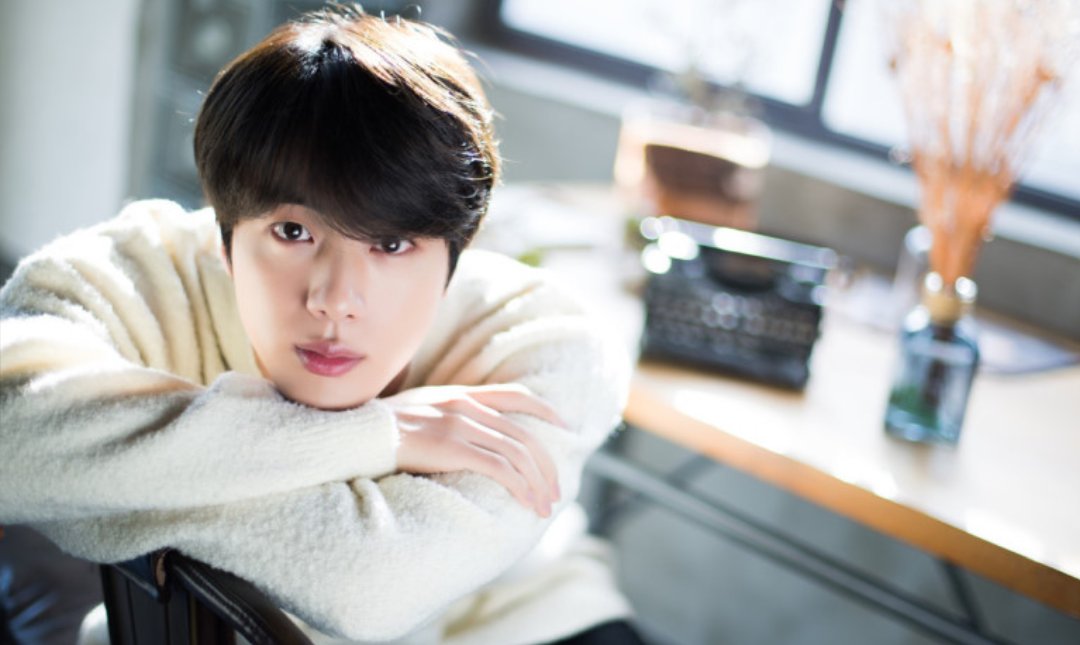 hih0508's tweet photo. @BTS_twt_SJIN @BTS_twt_JHOSEOK 이렇게 멋진 완댜님사진도 있구-
#월드핸섬석진완댜님 #JIN #진 
#김석진 #김석진 #미남석진 
#Handsome_Guy 
@BTS_twt https://t.co/h3H1kuDGUB