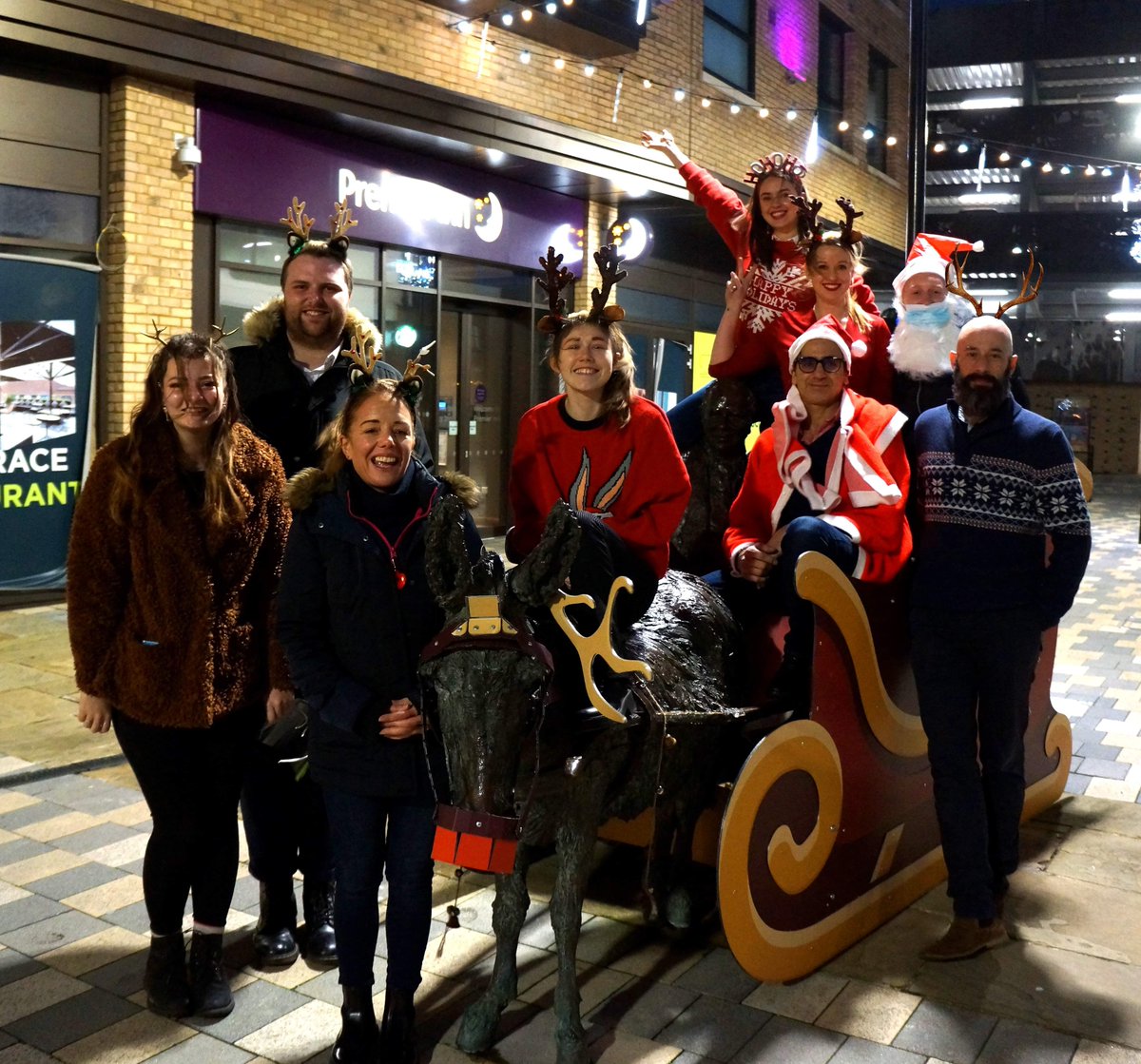 Only 5 more sleeps!🎅

Our cheeky deer have been out and about in Piries Square spreading some Christmas Joy! 🦌

#Christmas #xmas #festive #reindeer #santa #fatherchristmas #piries #piriessquare #horsham #whitebrasserie