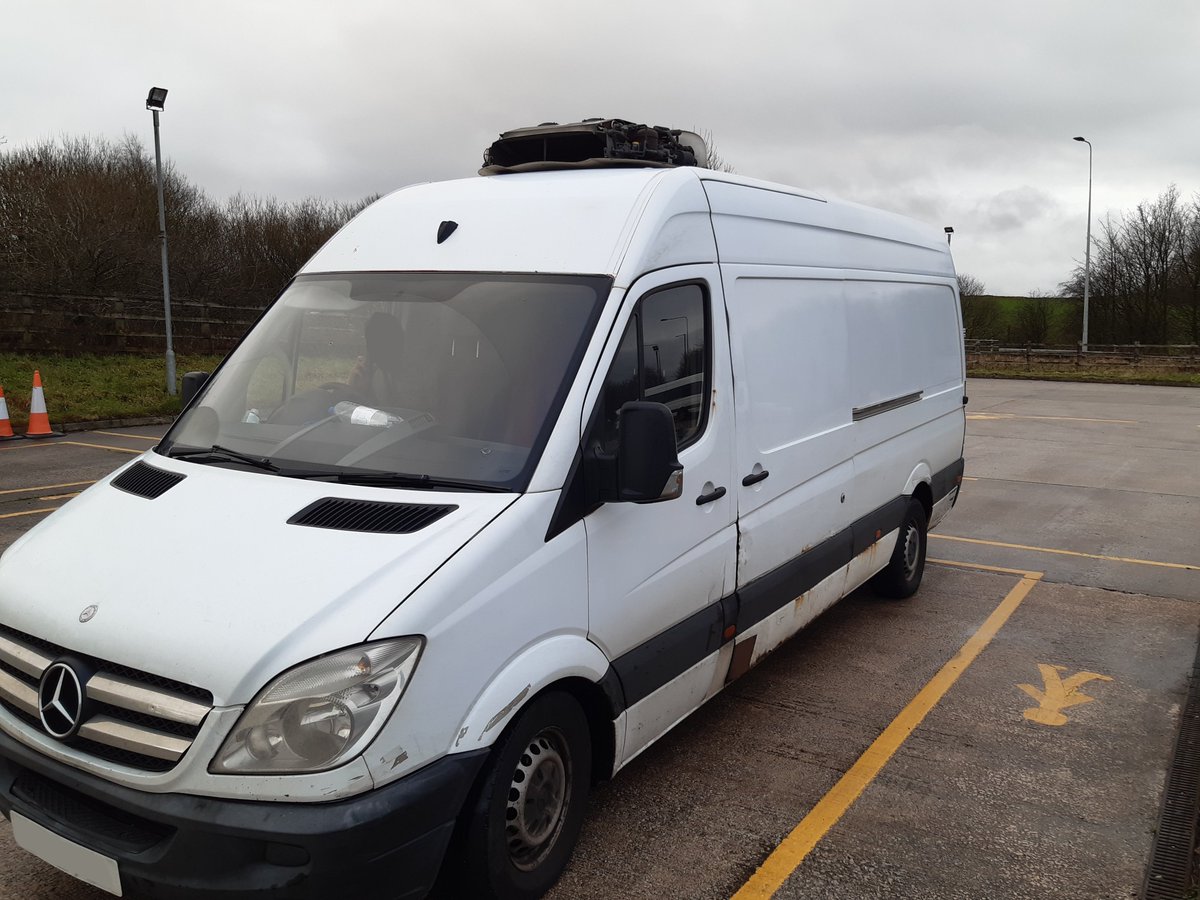 Cheshire_CVU's tweet photo. Vehicle stopped this morning on the M62 by #RCVU. Permitted weight is 3500kg - this weighed 5520kg and also had a defective tyre. Prohibited / prosecuted.  Check your tyres.  @NWmwaypolice @DVSAEnforcement https://t.co/mkJbniNNP2