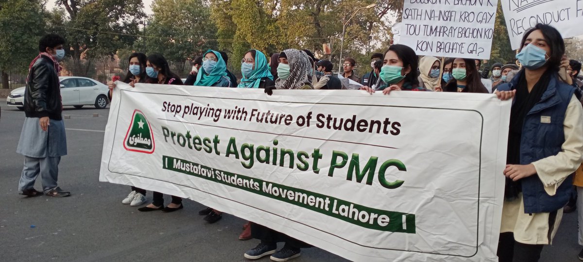MSMPakistan_'s tweet photo. میڈیکل کالجز میں داخلہ لینے والے طلبہ کی پاکستان میڈیکل کونسل کے خلاف ریلی گورنر ہاؤس کی طرف روانہ

#ProtestAgainstPMC https://t.co/SGCodfErFX