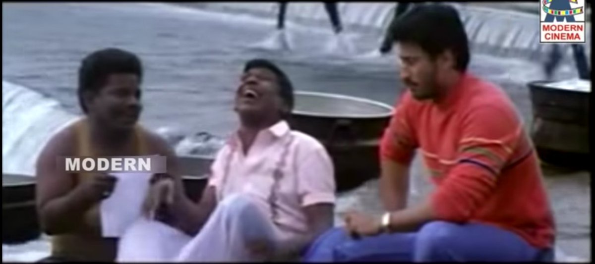 அவர் உக்காந்து டிராயிங் போட்டு இருப்பாரு. அவர் அப்பா 'என்ன வரையற..?'ன்னு கேட்பாரு.சந்தானம் 'குரங்கு படம் வரையறேன் இதோ இந்த அங்கிள் (ஆனந்த்ராஜ்) முகத்தை பார்த்து தான் வரைஞ்சேன்..' ன்னு அடிச்ச ஜோக்குக்கு எங்க பக்கத்து வீட்ல இருந்து எல்லாம் வந்து சிரிச்சுட்டு போனாங்க..