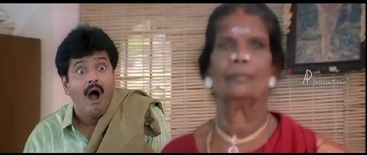 சரி சிரிச்சது போதும், நம்ம குழந்தை சந்தானத்தோட அடுத்த பிரில்லியன்ட் ஐடியாவை பாப்போம் வாங்க