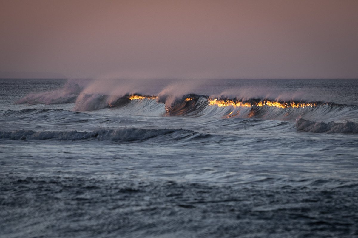 henrikbor's tweet photo. Burning waves by the west coast in the Northern part of Denmark
.
#northsea #westcoast #sunset #sunsetphotography #burningwaves #Denmark https://t.co/fztVKzh3pJ