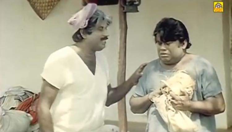 நான் ஜஸ்க்ரீம் கேட்டா சளி புடிச்சுக்கும் இருமல் வரும்னு சொல்லி நீங்க வாங்கி தராத மாதிரி தானே எல்லா குழந்தைகளோட அப்பாக்களும் சொல்லுவாங்க அப்புறம் எப்படி ஐஸ் விக்கும்னு நம்ம ஐடியா குடோன் சந்தானம் கேட்க வழக்கம் போல எல்லாரும் அசந்து போயி மறுபடியும் சந்தானத்தை பாராட்ட ஆரம்பிக்க..