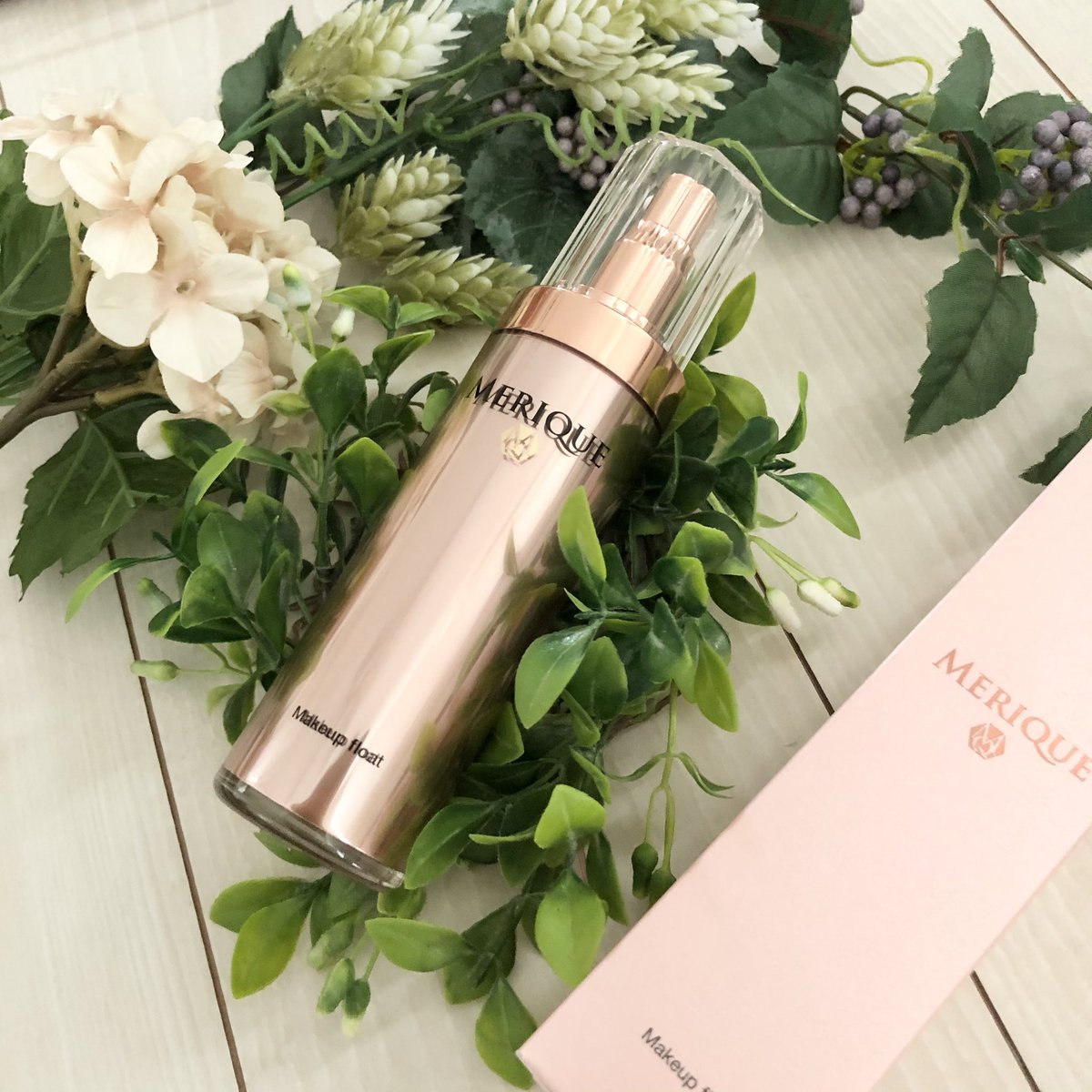 satocchisato2's tweet photo. 「メリーク
Makeup floatメイクアップフロート
（美容液クレンジング）」
120ml  7,000円（税別）

成分の約80%が美容液成分で出来た、
贅沢な化粧落としです💕

柔らかくしっとりもちもちの
素肌を目指して、
毎日使っていきたいと思います😊

#MERIQUE #anela #メイクアップフロート #アンバサダー https://t.co/LNWLzjkApA