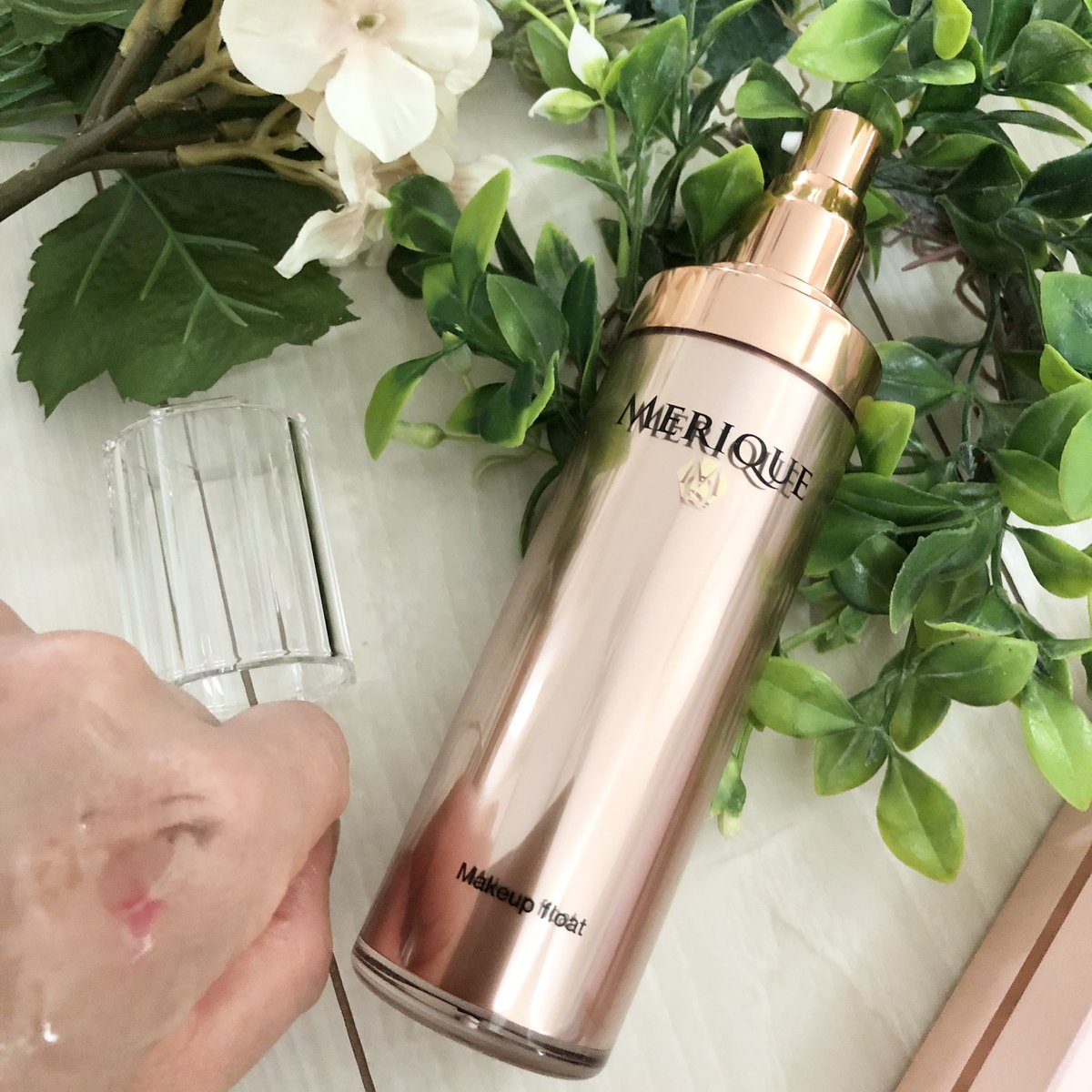 satocchisato2's tweet photo. 「メリーク
Makeup floatメイクアップフロート
（美容液クレンジング）」
120ml  7,000円（税別）

成分の約80%が美容液成分で出来た、
贅沢な化粧落としです💕

柔らかくしっとりもちもちの
素肌を目指して、
毎日使っていきたいと思います😊

#MERIQUE #anela #メイクアップフロート #アンバサダー https://t.co/LNWLzjkApA