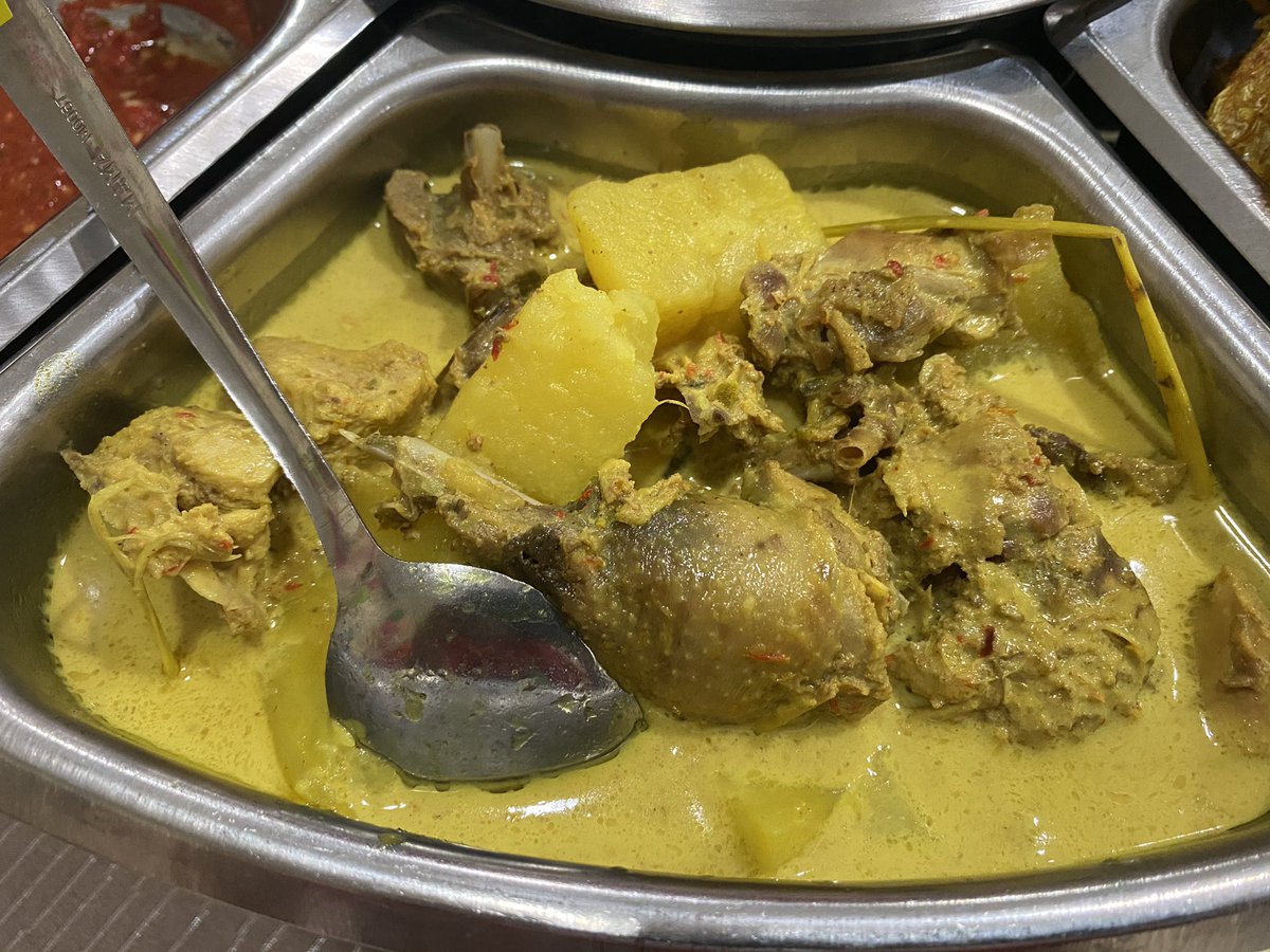 ahmadmaslan's tweet photo. Istimewa bila pergi ke #Felda
Walau tak diminta, selalunya mereka berusaha lebih drpd sepatutnya

Tkasih hidangkan saya &amp; YB DS @IsmailSabri60 dgn #pulut kuning, #ayam hutan &amp; #kulat sisir

Kulat sisir juadah kegemaran saya. Hidup di batang getah yg mati. Anak penoreh tentu tahu. https://t.co/vfMHMrpzEZ