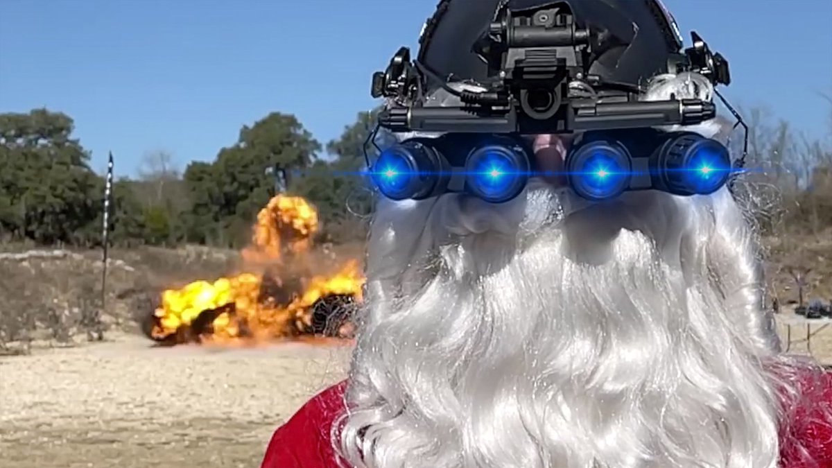 RichardRyan's tweet photo. Det Cord Christmas Tree 🔥🎄🔥https://t.co/ID9dZziu9l #fullmag #slowmo #detcord #flex4k #Christmas https://t.co/c0OhlA8h8r