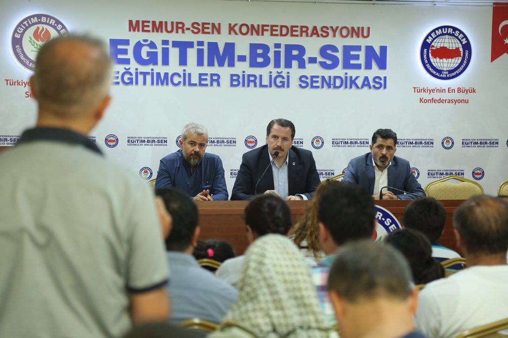 Bakanlık sözleşmeli öğretmenlerim aile birliğinin yıkılmasına daha fazla seyirci kalmasın. Aileler yıkılıyor olan çocuklara oluyor. <a href="/ziyaselcuk/">Ziya Selçuk</a> sözleşmeli öğretmenlere kulak ver. Ocakta sözleşmeli öğretmenlere eş durumu hakkı verilsin. Ya Eşini Ya İşini aymazlığından vazgeçilsin