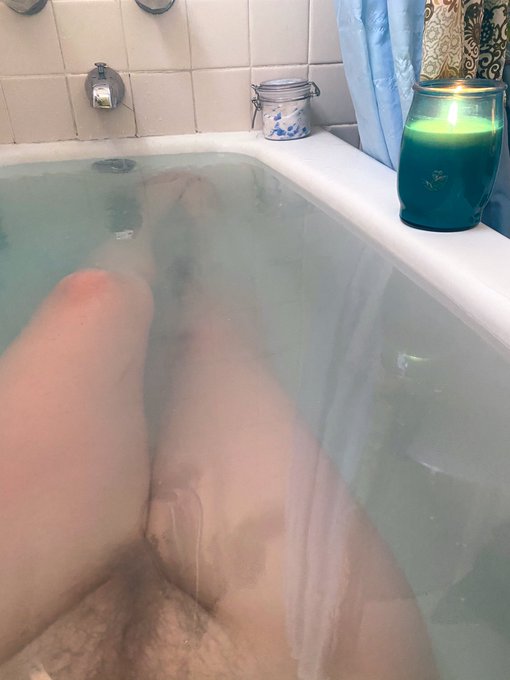 Who&rsquo;s joining this hairy beaver in the tub today?!?!  https://t.co/zV3g5fIhIz https://t.co/axEBznI17E<a href="/tag/35mm"class="tags"><span>#35mm</span></a>