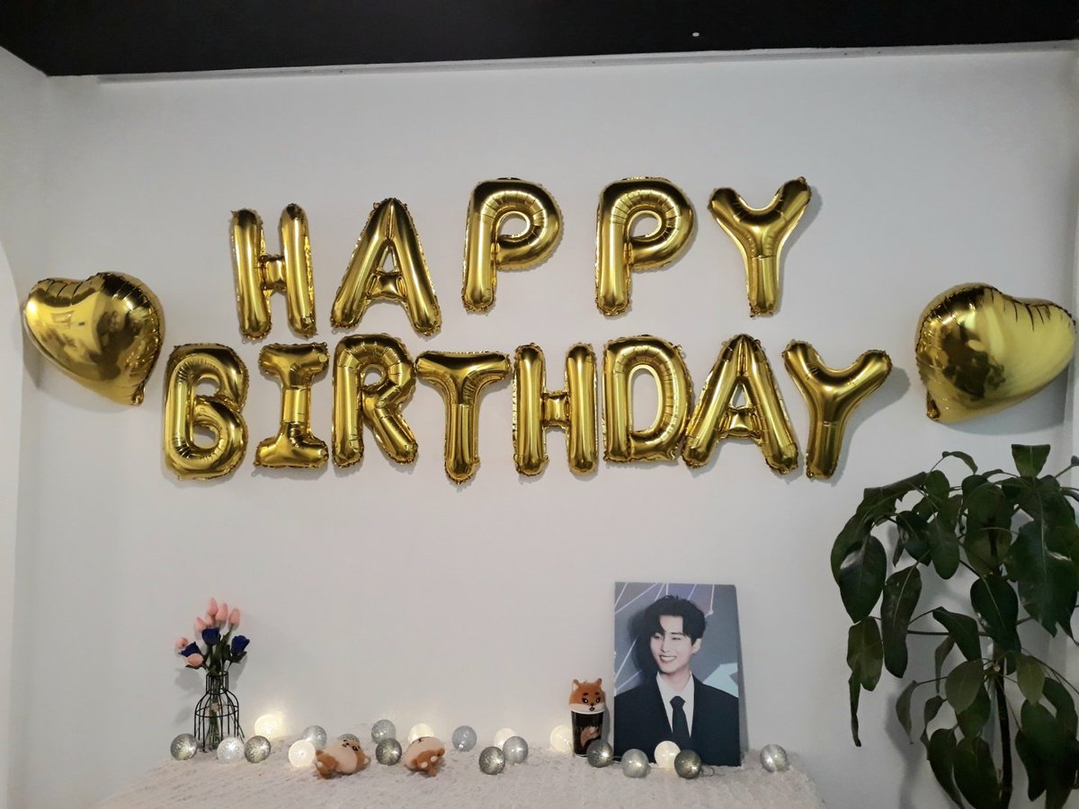 halmi_day's tweet photo. 7. 오버필커피
#널_찾은_순간에서_영원으로
11시 40분에 도착했는데도 줄이 엄청 길어서 선착특전 받기 어려울 줄 알았는데 운이 좋게도 리유저블컵 받을 수 있었다!.!케쿠아즈 너무 기여워서 어떻게 먹어ㅠ.ㅠ그리고 도운이 컵 조심스레 여쭤봤는데 흔쾌히 주셔서 정말 감사했다ㅠ.ㅠ https://t.co/3yRTdHcoD9