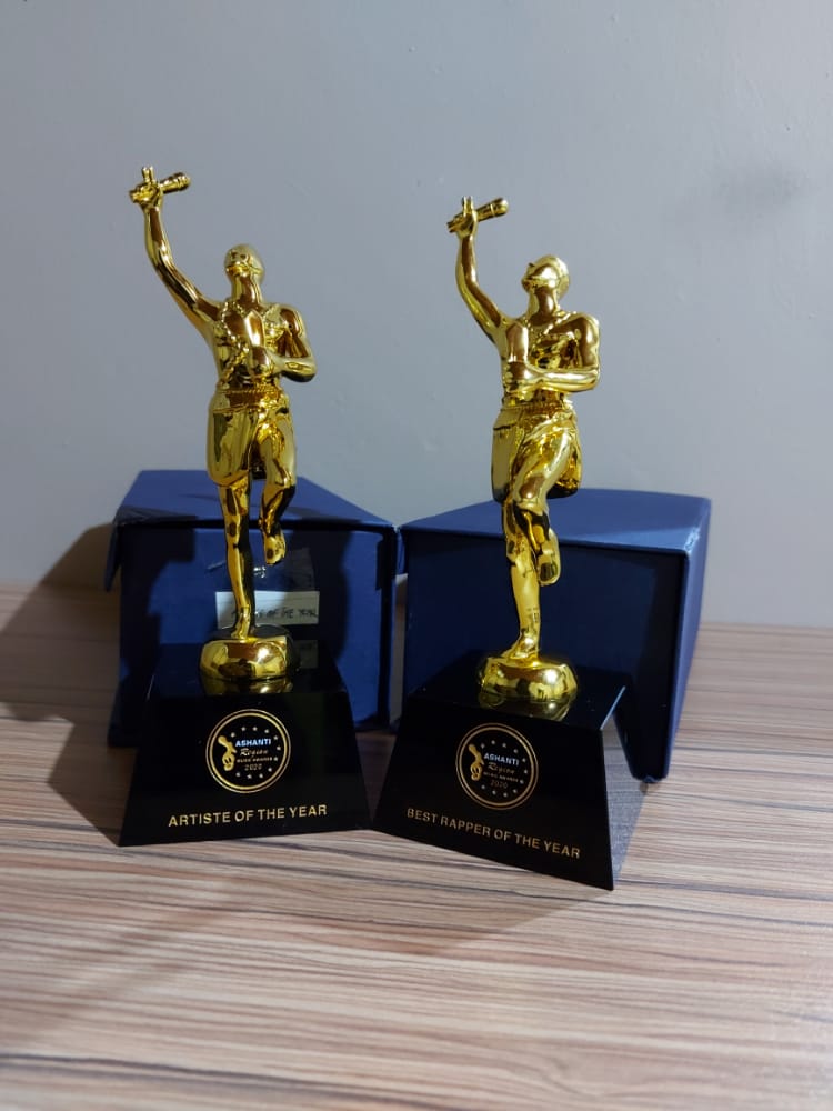 OsteenAdjei's tweet photo. Congratulations to the #Kingπ @Flowkingstone for winning this awards.Thank you Ghana,Ashanti music Organizers,more to come π #Teamflowking #Flowkingdom/Kinsmen πβ€ https://t.co/Uh4Z7uojZB