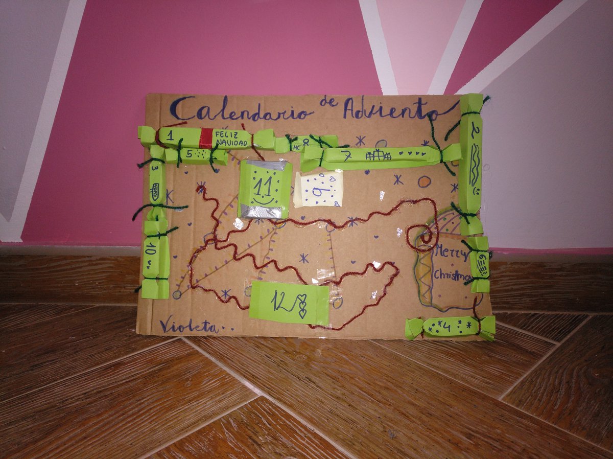 azaruski's tweet photo. Entiendan cuando digo que nuestro alumnado son, en muchas ocasiones, un reflejo de lo que nosotros, como docentes, reflejamos. Hoy Violeta ha hecho un calendario de Adviento reciclado y seleccionando 12 regalitos de cosas personales para compartirlas, una por cada compi de clase. https://t.co/f98FoWKFLJ