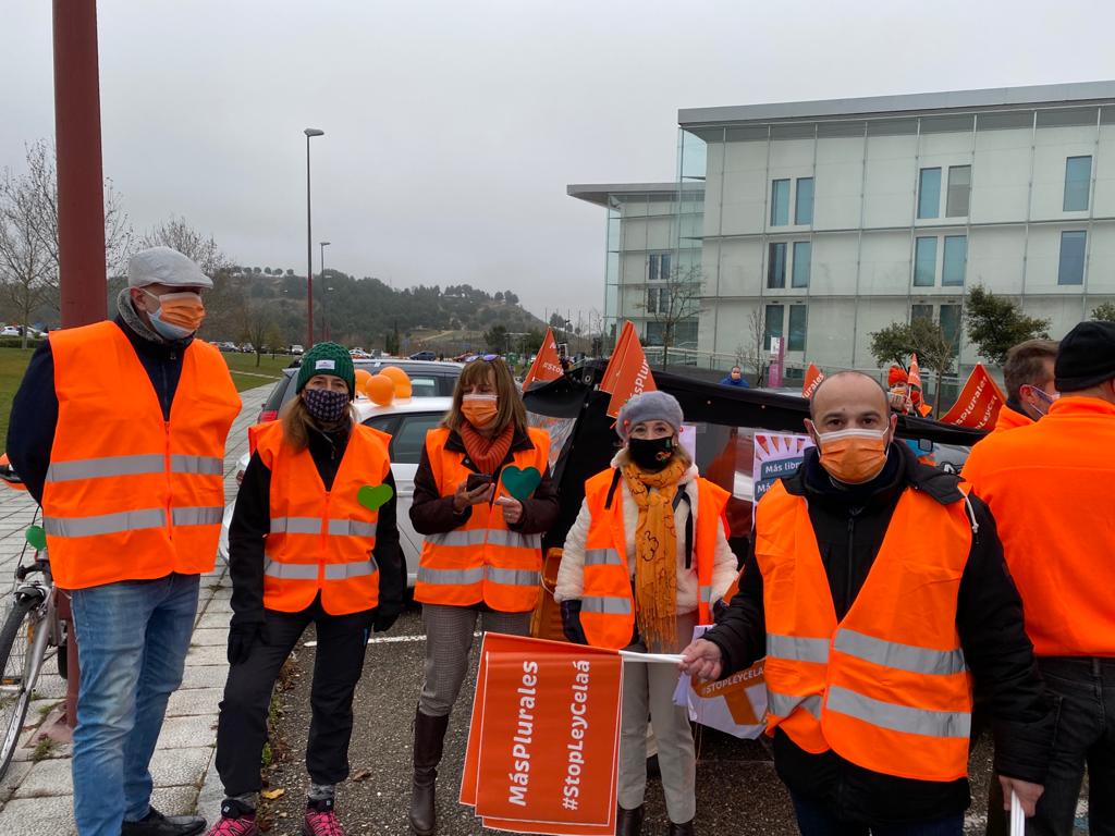 JairoFSIE's tweet photo. Gracias a todos los participantes por asistir a la concentración de coches en Valladolid. Seguiremos defendiendo los derechos de los trabajadores #StopLeyCelaa #lomloe @MasPlurales #maslibres #valladolid #Libertad @fsiecl @fsiecyl @escacyl @FecampaVa @concapa_es @CECEducacion https://t.co/53lJHsDQgO