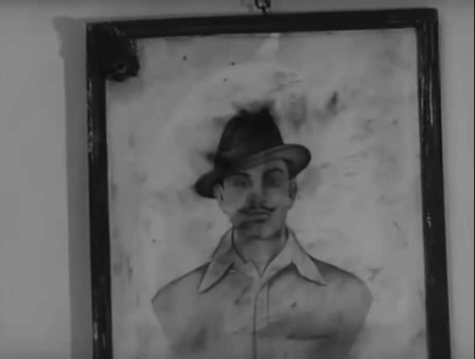 A small trivia: In Aravindan's 'Uttarayanam' almost every prominent social leaders from Gandhi to Bhagat Singh find their place, but just like the film's crooked ideology there is not a single picture invoking Ambedkar. And the inevitable Narayana Guru is shot shadowy, you see!