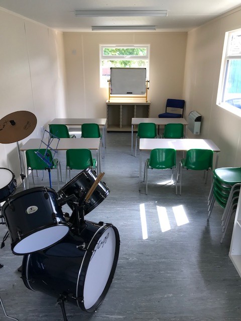 TSCabins's tweet photo. We recently supplied a #portableoffice to a school for use as a #temporaryclassroom during the #covid19 crisis to help with #socialdistancing. We can supply and deliver temporary office/storage for hire. https://t.co/oDSI5b6cWd https://t.co/wNgzrw6bFe