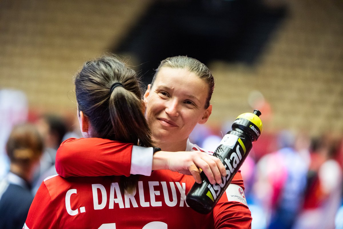 CleoDarleux's tweet photo. FINALE à 18h 🔥🔥🔥 on est prêtes  @TF1 @beinsports_FR https://t.co/HX7MzkbyYm
