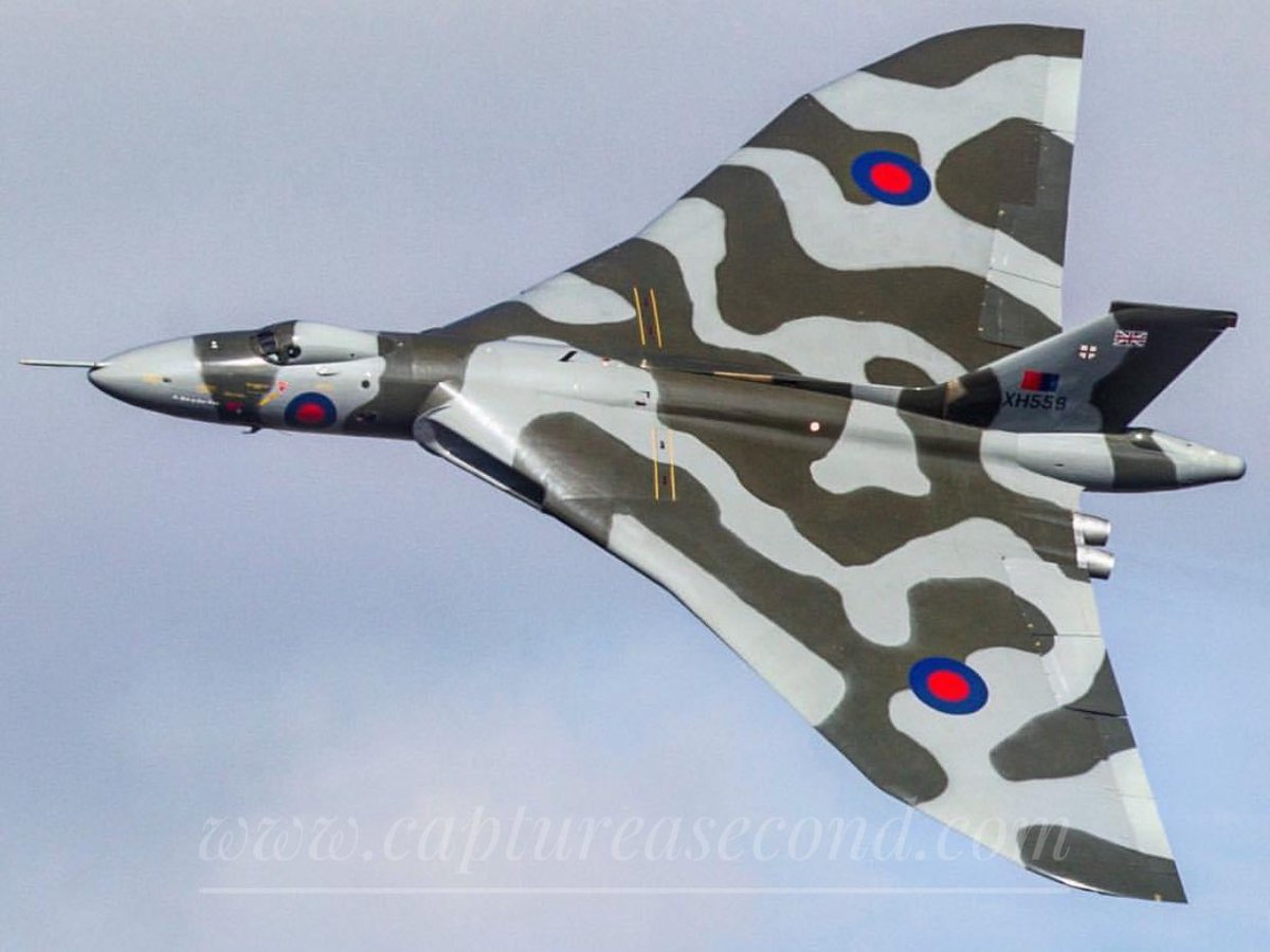 captureasecond's tweet photo. Vulcan XH558, 2014. #tintriangle #vulcan #x558 #aeroplane #aviation #avgeek #captureasecond #twittervforce https://t.co/p723iwlQUS