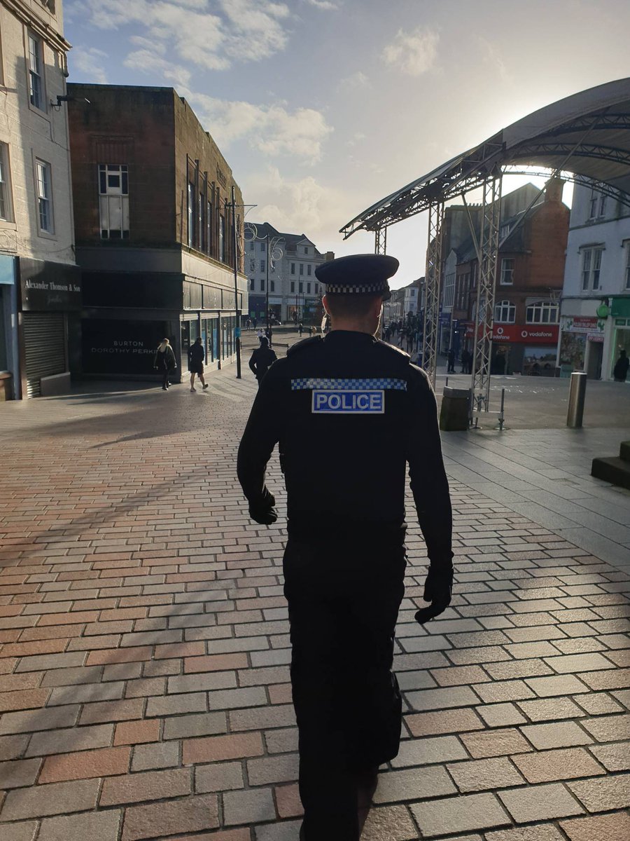 NithsdalePolice's tweet photo. #Dumfries Town Centre Community Officers are out on footpatrol today. If you are in town getting shopping before we go into #Levelfour #Lockdown please remember #socialdistancing. Shop staff may ask you to queue so be please be patient. #KeepingDumfriesSafe https://t.co/WjAdfjsnSI