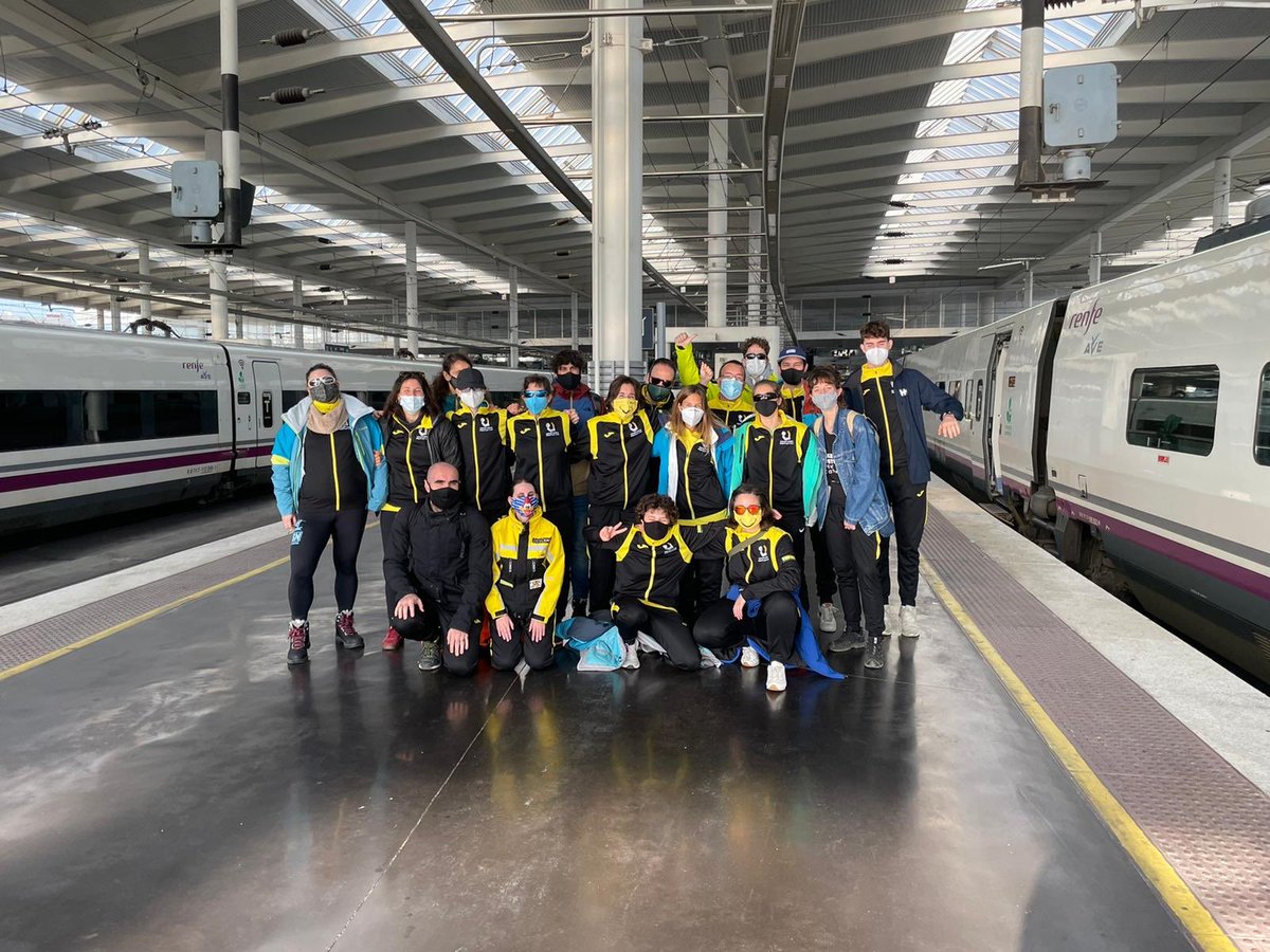 laura_ro7's tweet photo. L’equip Catalunya ja és a Madrid a punt de fer el Campionat d’Espanya d’Esquí adaptat 2020! #snowzone #fcecs #feec #esquiadaptat #blindskiers #esportcat #once #fcecscat https://t.co/1yES6uVakX