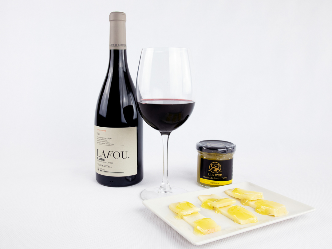 Avui toca recomanació <a href="/tastnbox/">TASTNBOX</a> 🙌🏽😜

Acompanya una copeta de vi amb formatge i melmelada d'oli d'oliva arbequina i sorprèn els teus convidats.

Qui ho ha provat? ☝️🏽

#TerraAlta #Km0 #winelover #maridatge