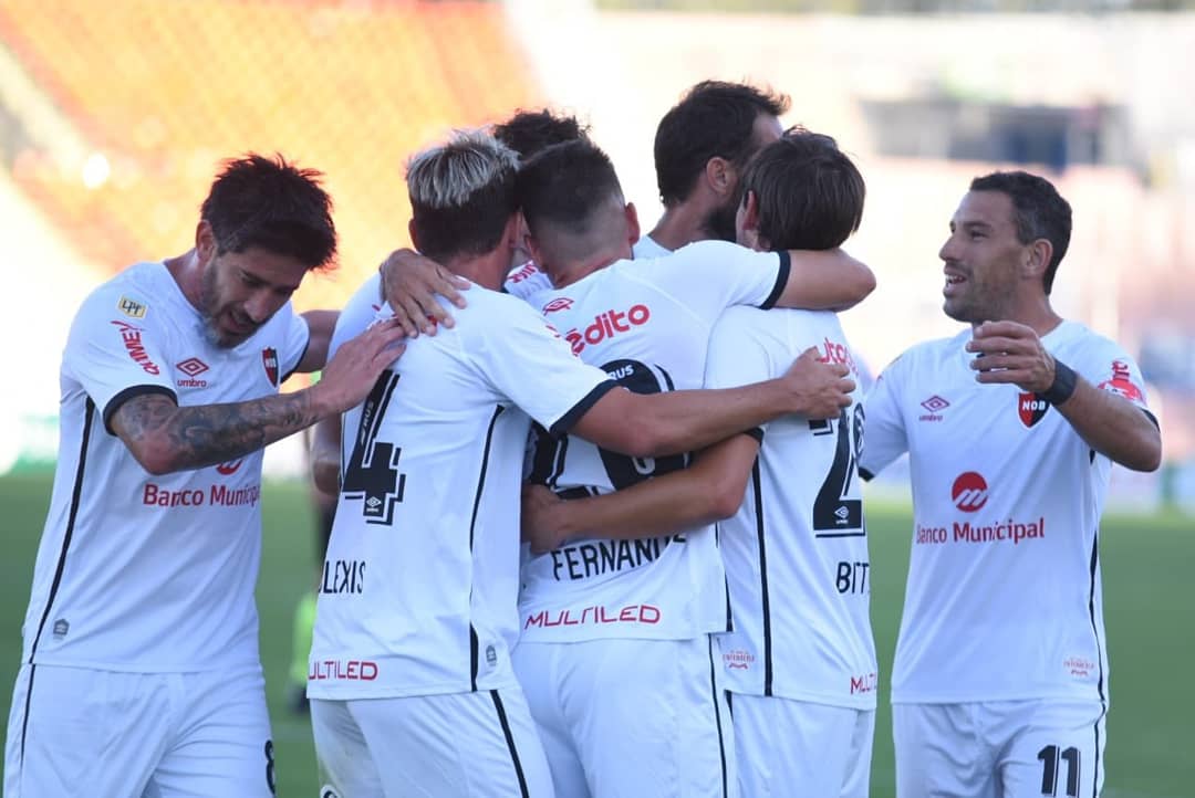goldmediacancha's tweet photo. #CopaDiegoMaradona | #ZonaComplementaciónB |

#GodoyCruz 0-3 #Newells

PT 
⚽ 23' Maxi #Rodríguez (N)
⚽ 36' Tomás #Badaloni e/c (N)

ST
🔴 1' Leonel #González (GC)
🔴 3' Pablo #Pérez (N)
⚽ 17' Alexis #Rodríguez (N) https://t.co/4epgfP7kHP