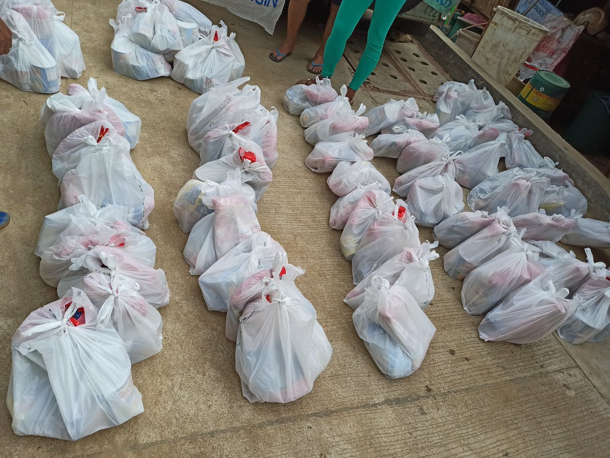 kalyetunes's tweet photo. NAMAMASKO PO! 
Relief Operations Batch 1
Dec 20, 2020 | Brgy. Catupang, Antipolo. 

THANK YOU to everyone who donated and supported this initiative! 💕

#RollyPH
#UlyssesPH 
#EMCxKalyeTunes https://t.co/SVbPdN4Xp6