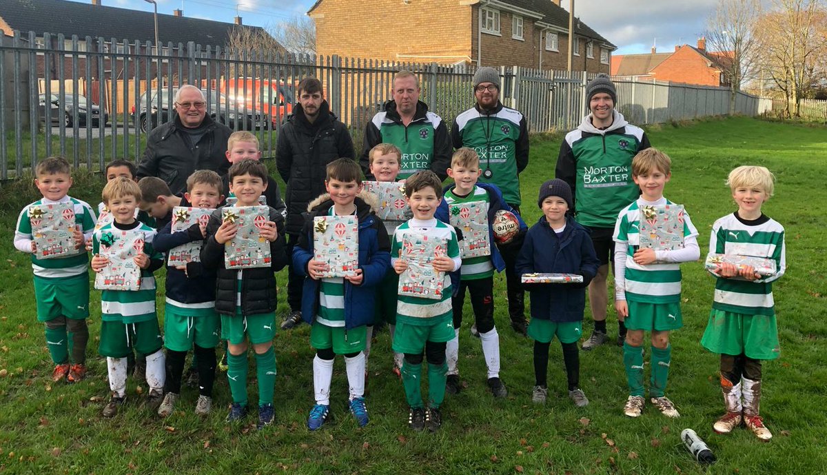 NorthwichVicsFC's tweet photo. Fantastic to see players from the Clubs Jnr section receive Selection Boxes yesterday presented to the #NVFC #jnrs Under-8s by Brian Turner on behalf of the committee " Happy Vicsmas " 💚⚽🎄🍫🇳🇬 Huge Thanks to
@Ianegerton1974 @Darrenbarrow11 @tombarrow7 @katiebarrow4 #oneclub 💚 https://t.co/Dr9eSjFTHq