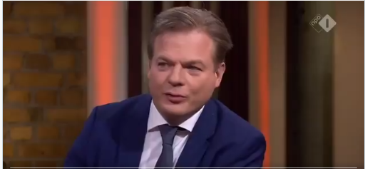 Dutchvlog's tweet photo. Het beeld wat in #Buitenhof van de NL Politiek te voorschijn komt schetst een politieke elite die zich nergens wat van aantrekt en zich gedragen als übermenschen die de rechtstaat als volstrekt ondergeschikt achten aan hun eigen belang #Rutte #Hoekstra #VVD #CDA #walgelijk https://t.co/Omo0w16sjA