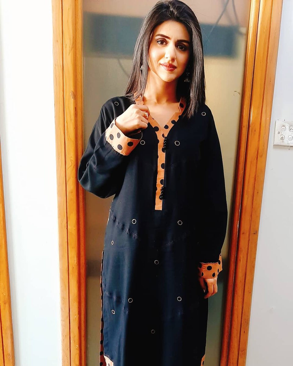 MediaSpringPk's tweet photo. Keeping it cool all day, every day! @RealMehakAslam in #MonaImran π https://t.co/yslfjDA5aO