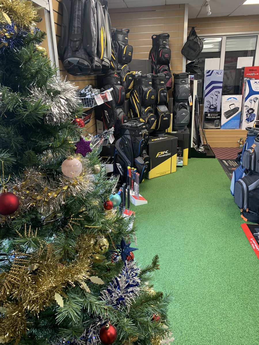 JonWEarl's tweet photo. Well !!
How different is life for us all ???
This afternoon at 3 pm ⏰ I am going to broadcast my 
Pro Shop 
Christmas Draw live 📽🎤
It’s always been a huge event at the Club with so many people coming up for lunch 🍽🍷 or just enjoying the atmosphere 🎉🎁
🌲🎅 See you later 😃 https://t.co/VVLFRZOhFX