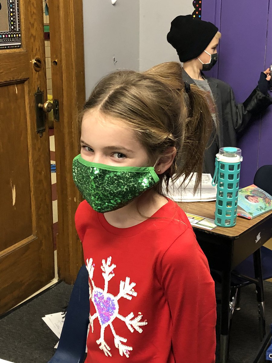 MaryBethPhilli4's tweet photo. #todayatCK Room 107 got in the Christmas spirit dressing up as their favorite Christmas characters! https://t.co/CWdt0JZZhF