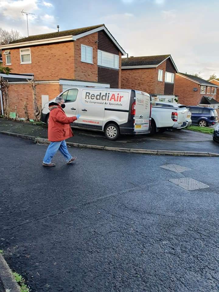 billhartnett1's tweet photo. Out this morning for some social Distancing covid safe leafleting with @ReddLab @MagpieMon @WandaKingRedd @Cllrjoebaker Peter, Jack and James.
#gettinginthesteps merry Christmas keep safe. https://t.co/6MXLTHhcP0
