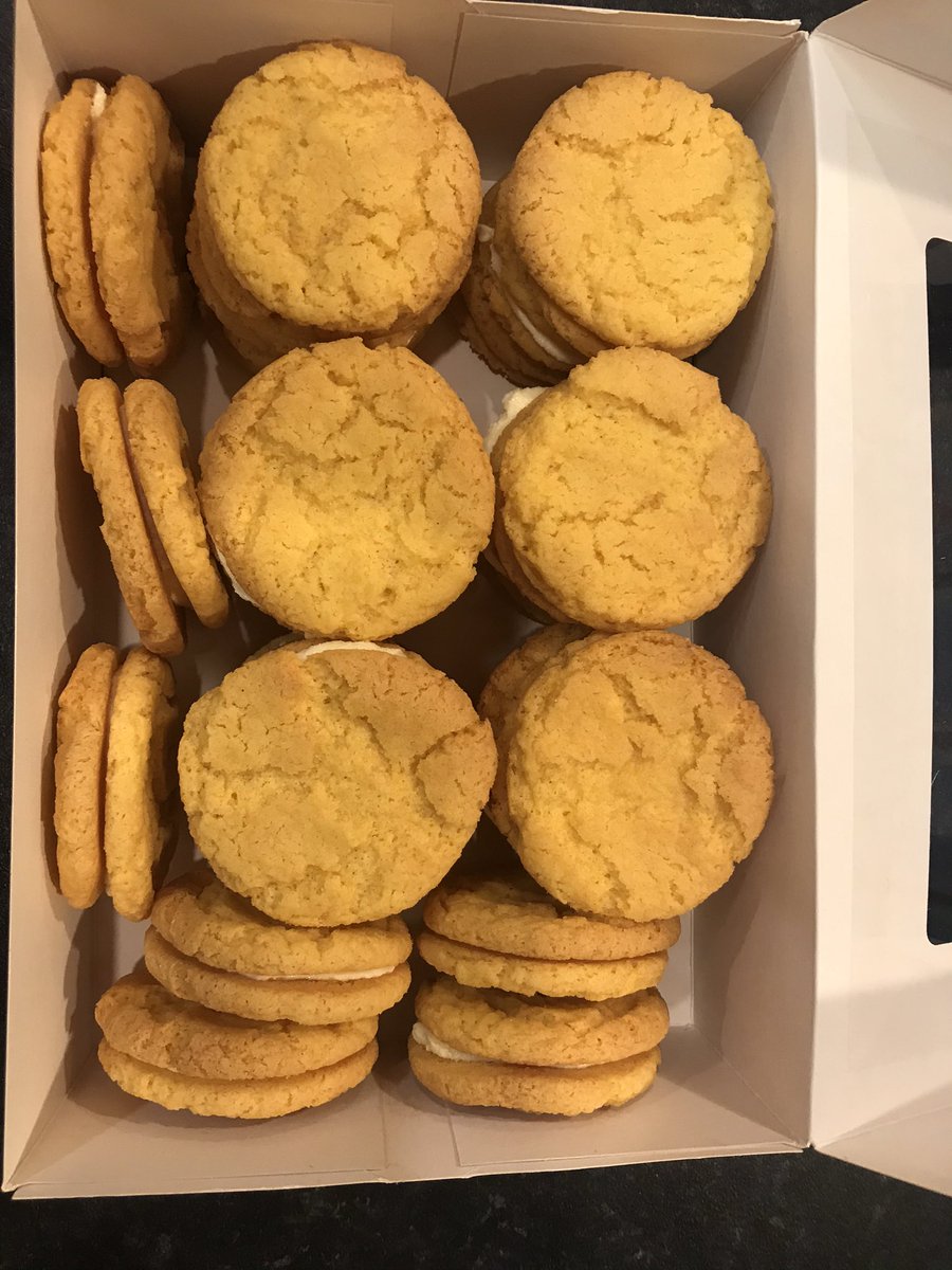 smith8's tweet photo. Alarm was set for 6.30 this morning so I could put the cream in the biscuits and then deliver these treats nice and early to some extra special police officers to thank them for all their hard work this year.  @Mustard_Police @ArvSgt @SgtPearson @ClevelandRPU #BRelief 😁💙🤗😘 https://t.co/mVxwb61Wma