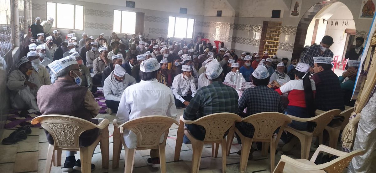 AAPGujarat's tweet photo. જુનાગઢ જિલ્લાના કેશોદ તાલુકામાં આમ આદમી પાર્ટી ની @GulabMatiala ની અધ્યક્ષતા માં આજરોજ મીટિંગ યોજાઈ અને આવનારી સ્થાનિક સ્વરાજની ચુંટણી અંગે ચર્ચા કરવામાં આવી.

#JoinAAPGujarat https://t.co/PC3h8GEpqs