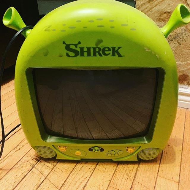 Телевизор шрек. Телевизор Shrek. Шрек TV телевизор. Телевизор в виде Шрека. Монитор Shrek.