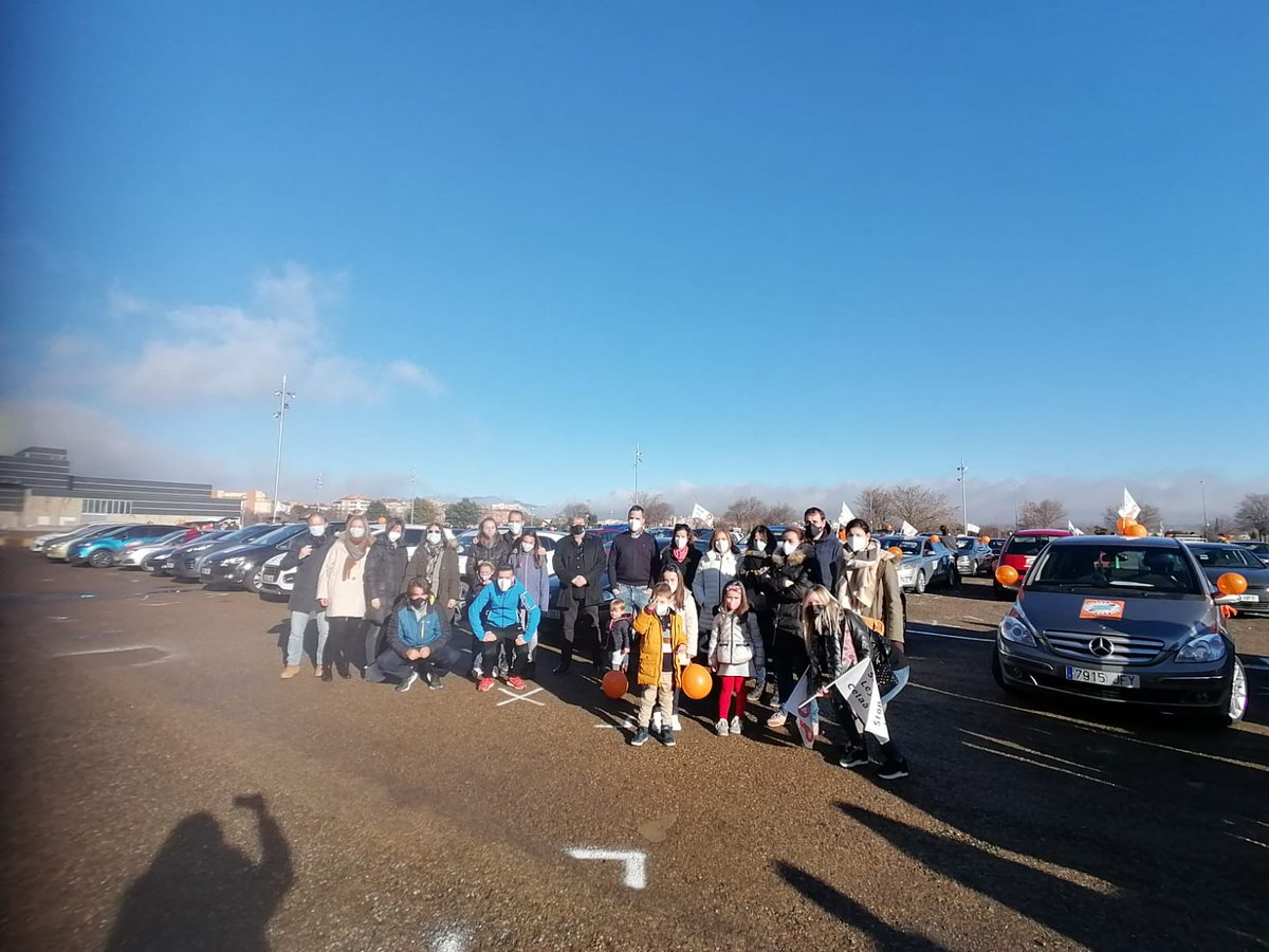 FeusoA's tweet photo. Compañeros de Monzón acuden a Huesca para manifestar su renuncia a una Ley inoportuna y que invisibiliza a la comunidad educativa de la Concertada. Así NO, ahora NO. ¡Gracias por vuestro compromiso y participación! 
🚗🧡🚗🧡🚗🧡🚗🧡 #StopLeyCelaá @f_ense_uso @FeusoA @MasPlurales https://t.co/VJYdi3hom3