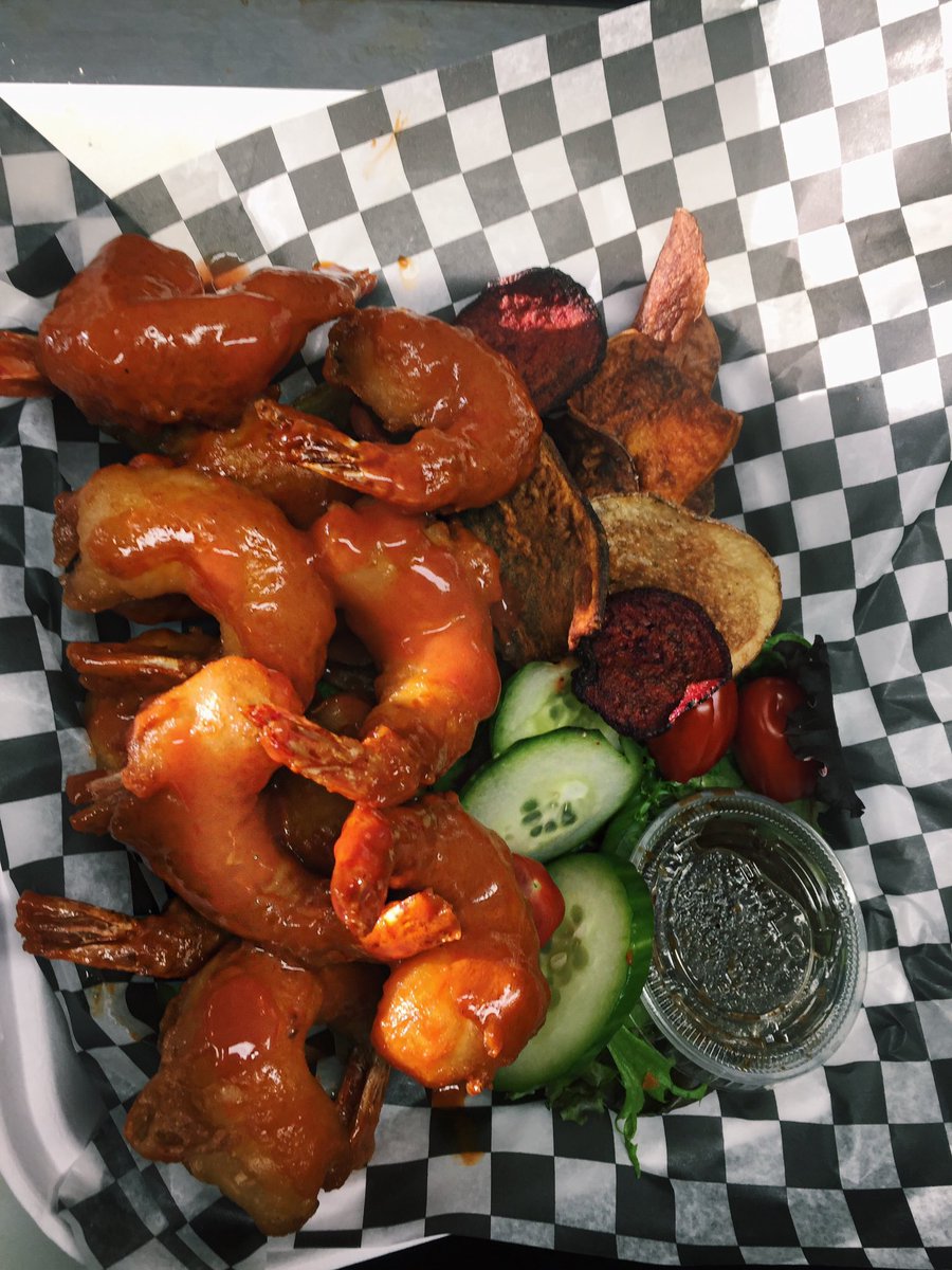Ad_Mare's tweet photo. Sunday ☁️-1*C
🍵Clam chowder
❤️Shrimp Po’boy sandwich
😍Kichesippi beer battered Buffalo shrimps 
🌮Fish Taco
🍤ShrimpTaco
🐟Fish &amp; Chips
🚚2265 Robertson road
(Kichesippi Brewery)
⏰12 to 7
You can email us your order admare@outlook.com platters come with
Ad mare chips or fries https://t.co/sX5DODxRIl