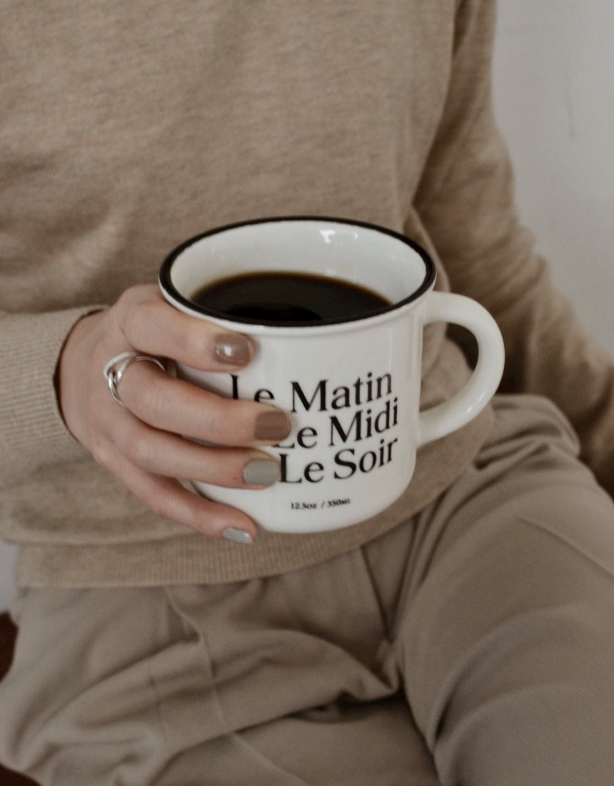 rt 이벤트☕️
맞트친 한분과, 트친 한분에게
드리는 연말머그선물,,,🤎 올 한해도 그리고 다음 해에도 잘 부탁드린다는 마음으로 작은 선물 준비해요 🎁
당발은 크리스마스날🎄