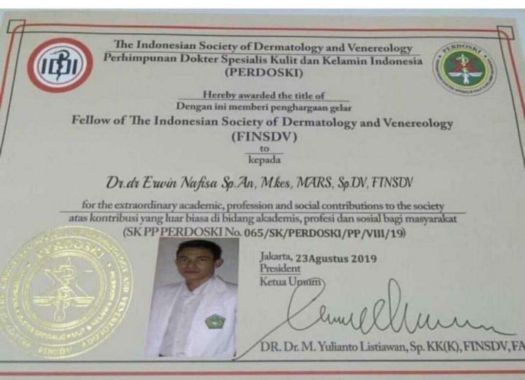 Tolong ya linimasa, kalau berobat perhatikan lagi nama dokternya, cari di kki.go.id , ada ga namanya, perhatikan juga gelarnya, rasional apa gak