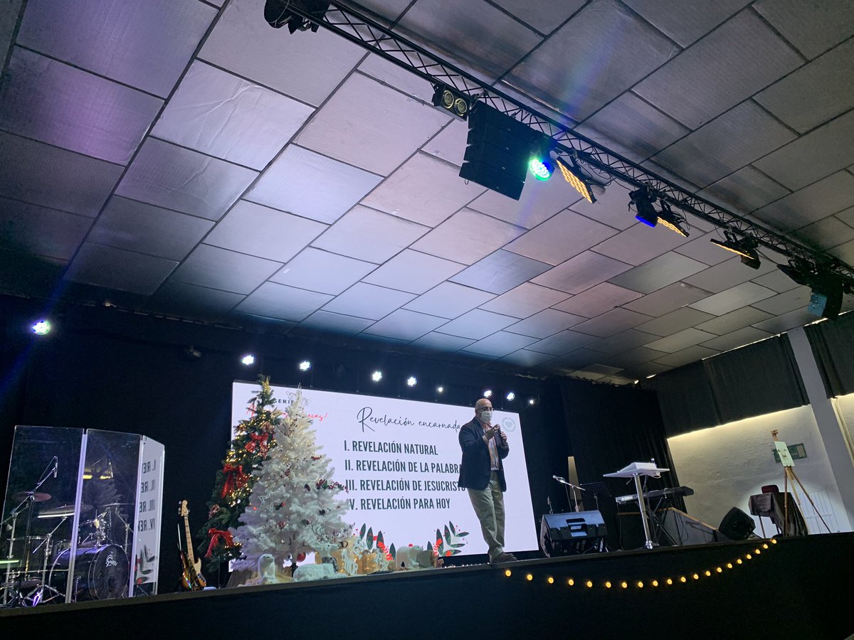 ibeteloficial's tweet photo. Nuestro Pastor principal @xemaromo compartiendo en Benjamin Franklin sobre nuestra serie especial de Navidad “Buenas Nuevas”. Si no has podido asistir presencialmente recuerda que puedes conectar en nuestra iglesia online en YouTube: ibeteloficial . https://t.co/5ucA8Airem