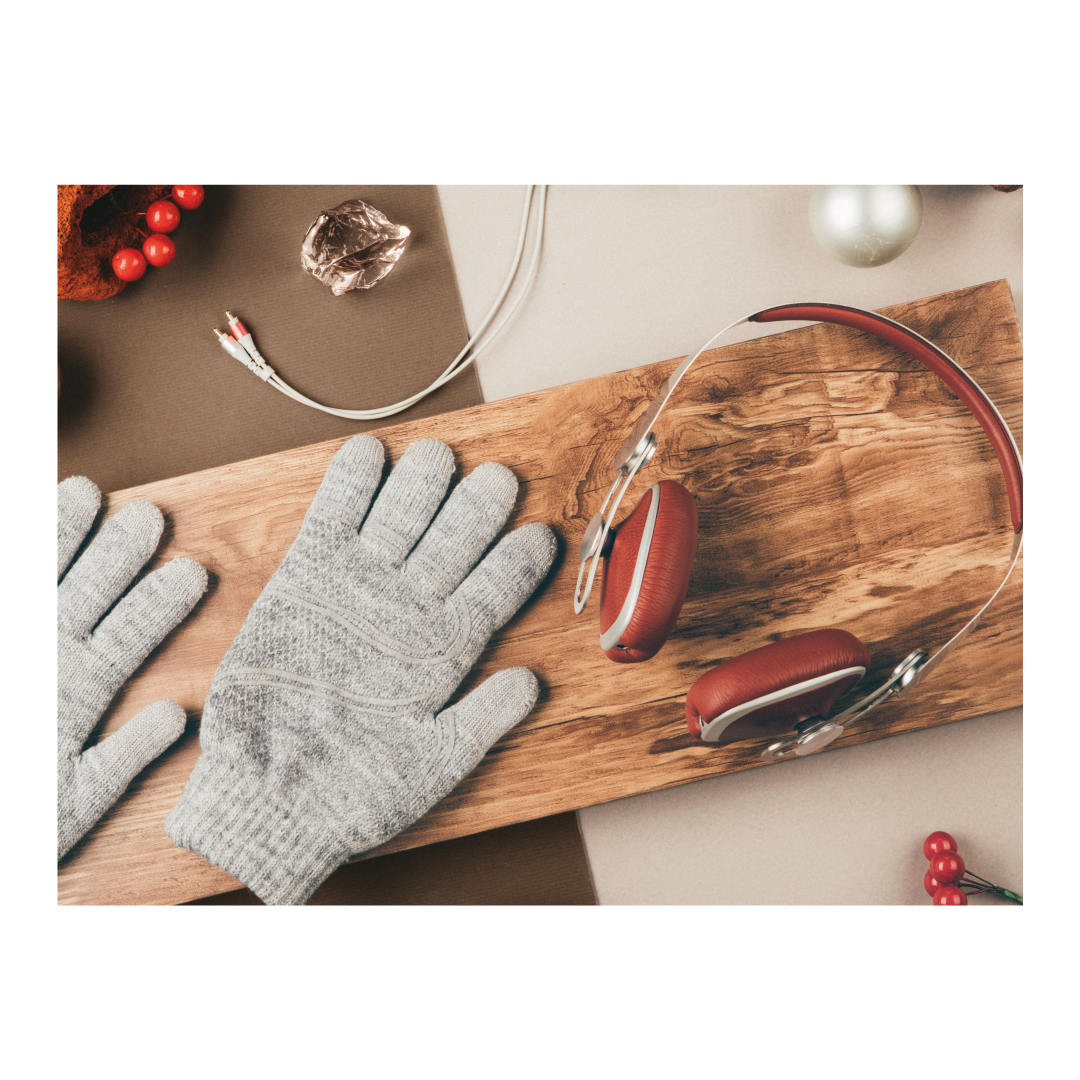 moshi_life's tweet photo. Those stylish on-ear headphones and comfortable touchscreen gloves make the best holiday gifts. #Digits #TouchscreenGloves #Avanti #Headphones #MyMoshiLife #FewerBetterBuiltToLast https://t.co/vhfw6kRbxL