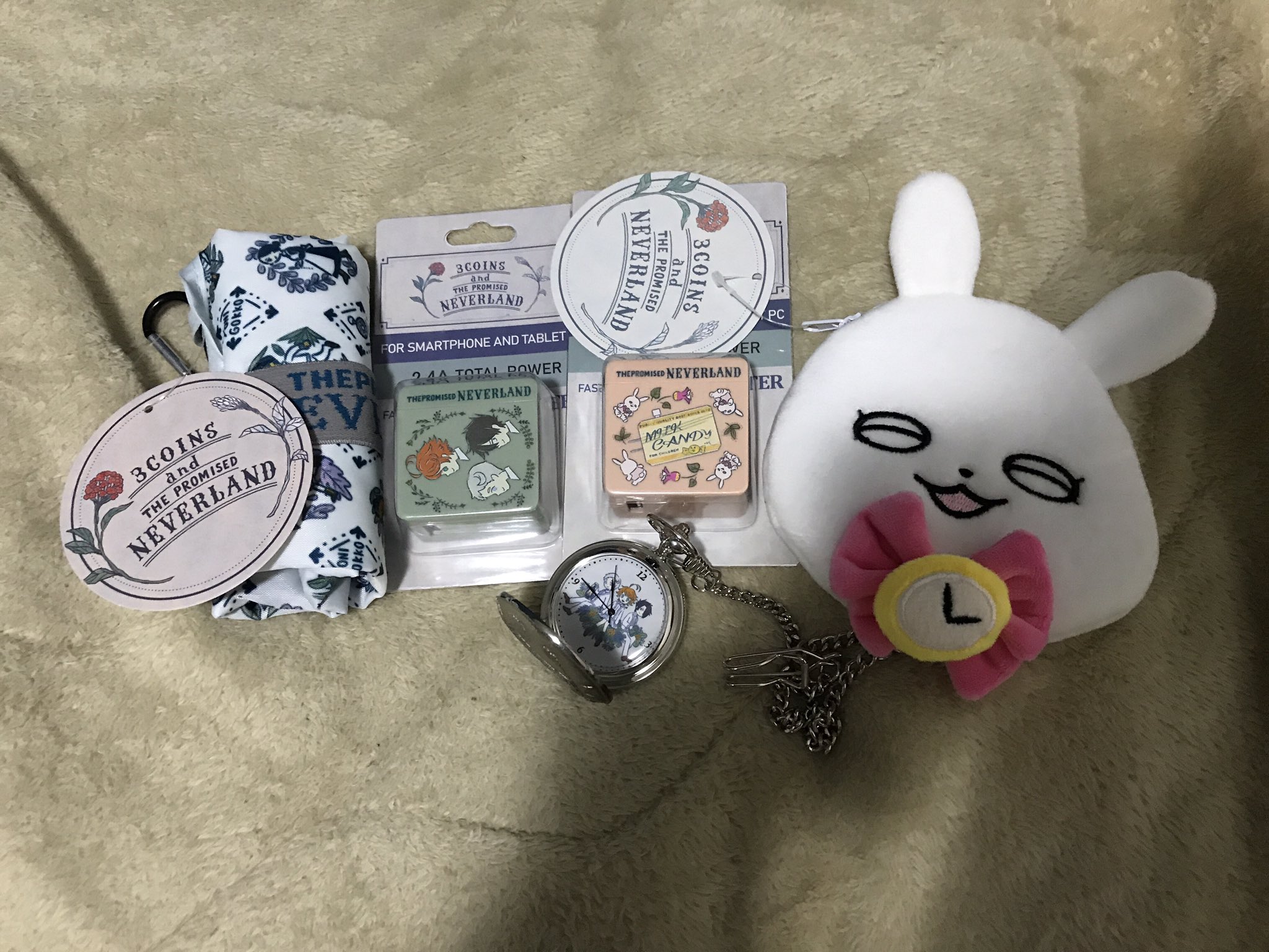 Rin 3coins 約束のネバーランドのコラボ スリコと約束のネバーランド 3coins 3coins購入品 スリコと 約束のネバーランド スリコ スリコ購入品 約束のネバーランド Acアダプター エコバック ポーチ 懐中時計 T Co Vytnfcza5i Twitter