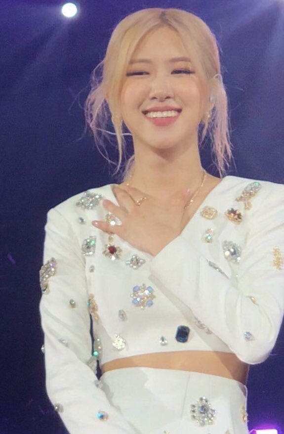 how rosé looks in real life; a thread